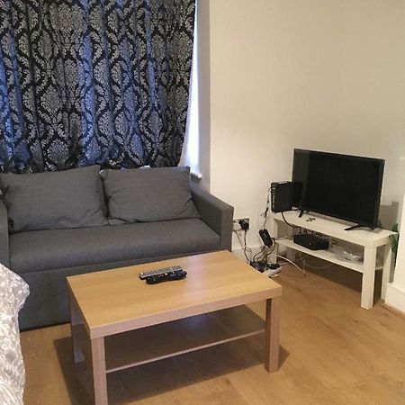 North London Studio Apartment Exterior photo